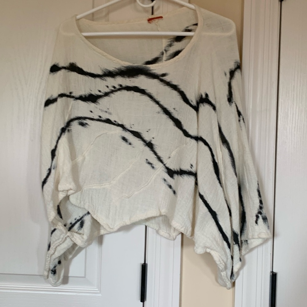 Crop gauze black and ivory top
